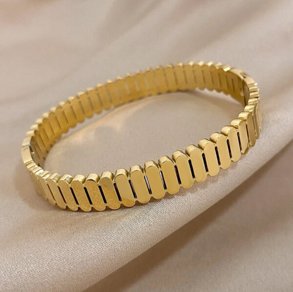 1041 Gold Plated Bangle