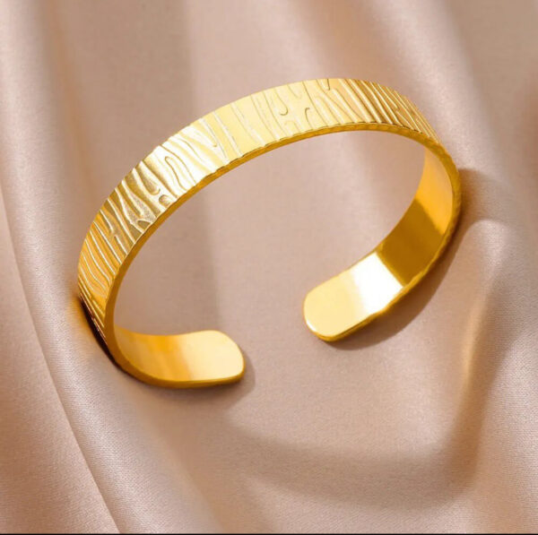 1042 Gold Plated Bangle - Image 2