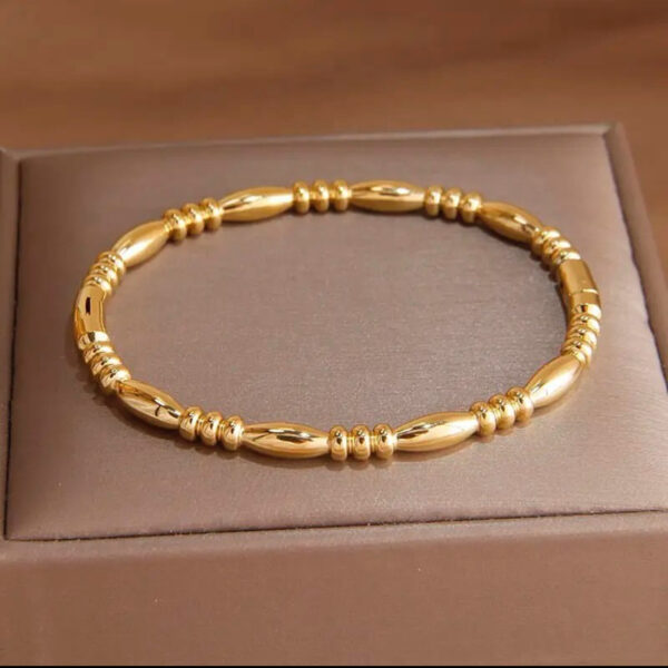 1043 Gold Plated Bangle