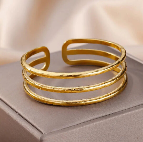 1051 Gold Plated Bangle