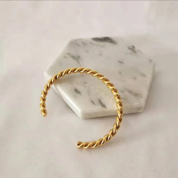 1066 Gold Plated Bangle