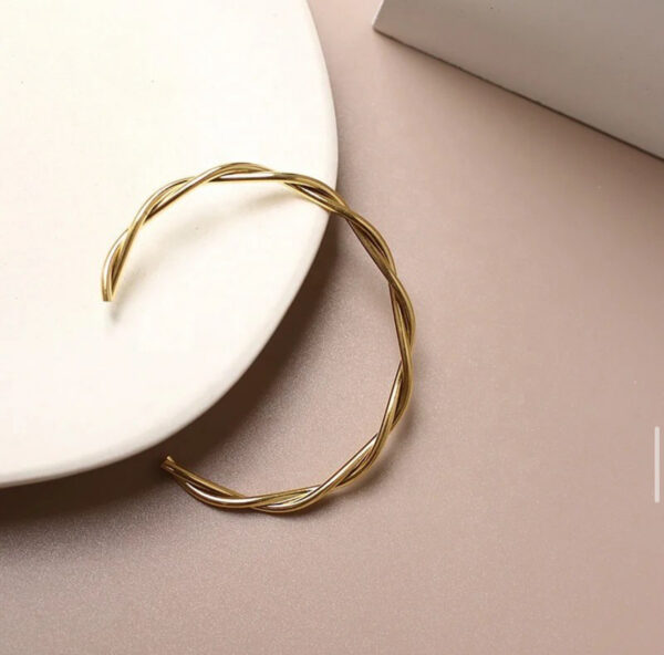 1065 Gold Plated Bangle