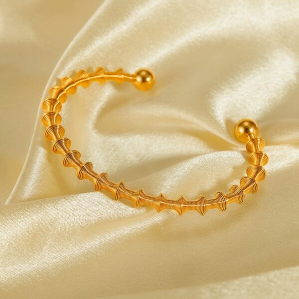 1091 Gold Plated Bangle