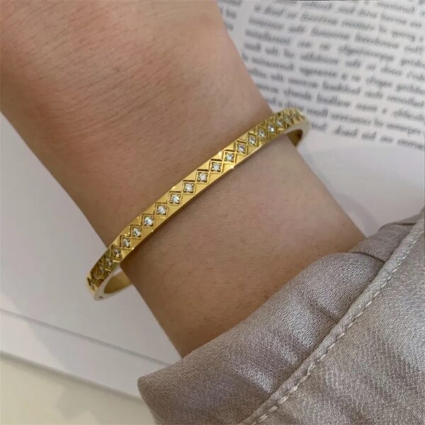 1136 Gold Plated Bangle