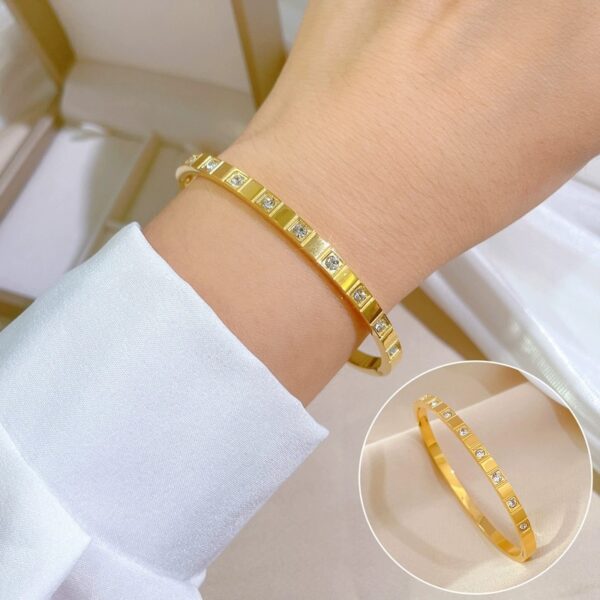 1134 Gold Plated Bangle