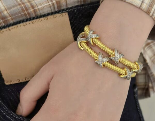 1044 Gold Plated Bangle
