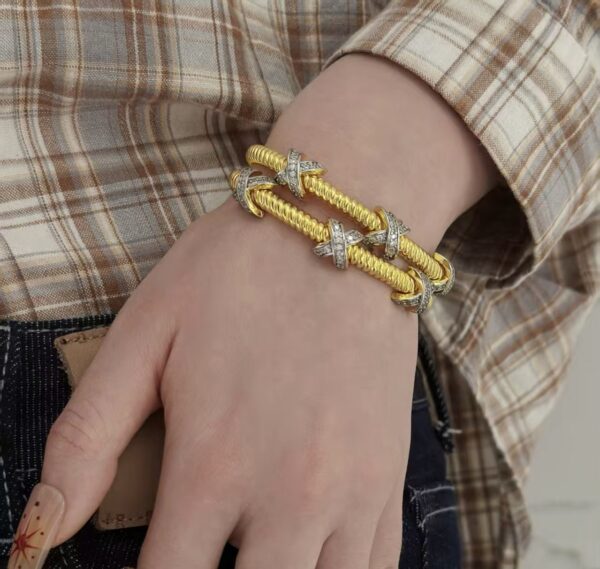 1044 Gold Plated Bangle
