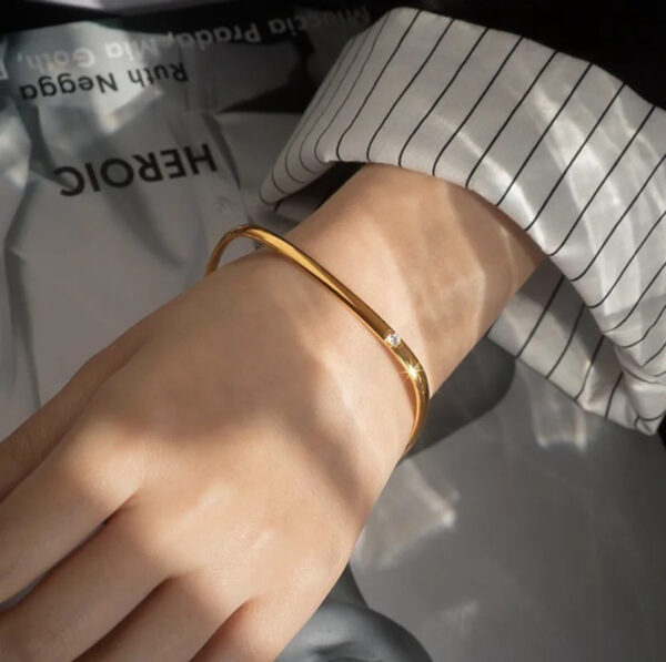 1270 Gold Plated Bangle