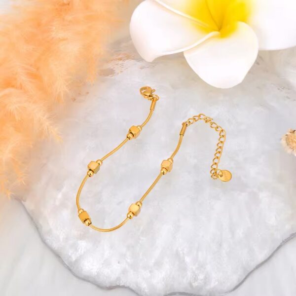 1393 Gold Plated Necklace & Bracelet - Image 4