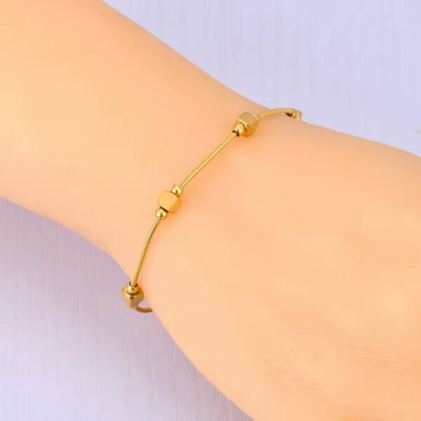 1393 Gold Plated Necklace & Bracelet - Image 6