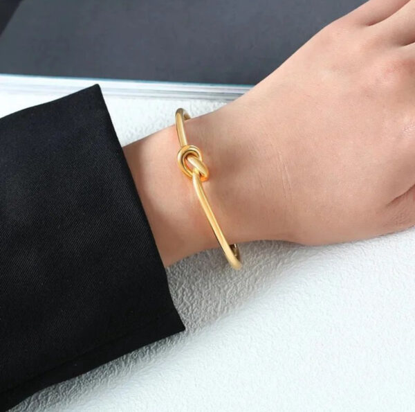 1611 Gold Plated Bangle