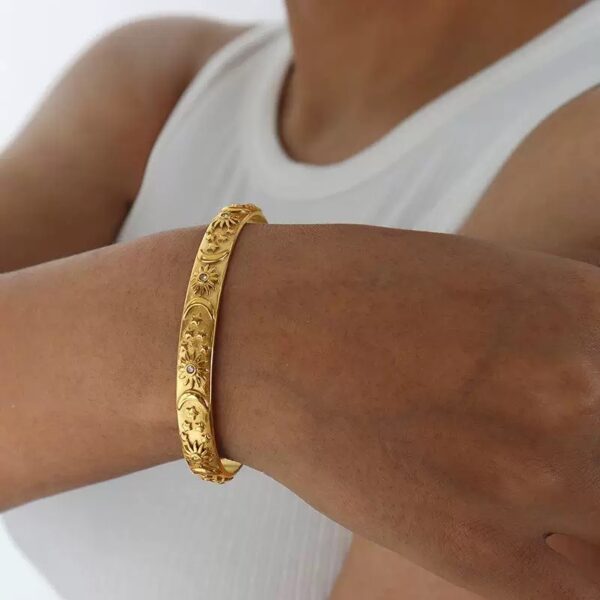 1641 Gold Plated Bangle