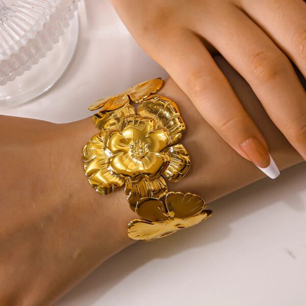 1646 Gold Plated Bangle