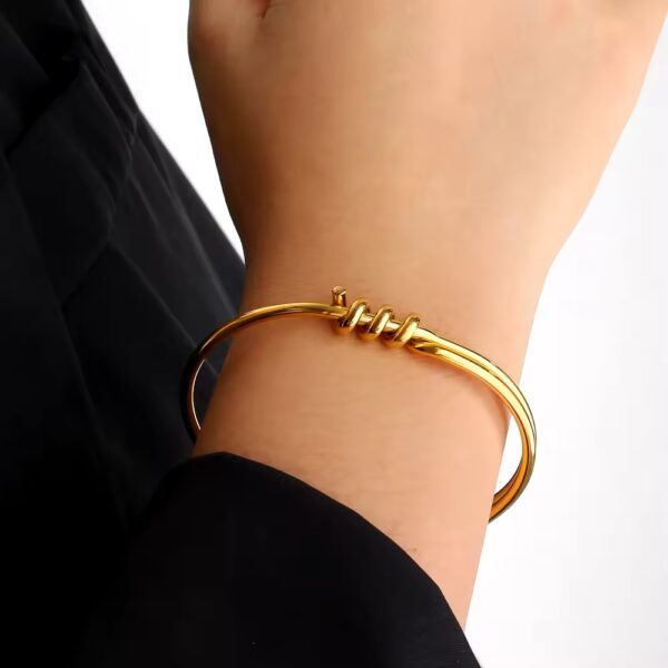 1668 Gold Plated Bangle