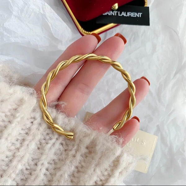 1676 Gold Plated Bangle