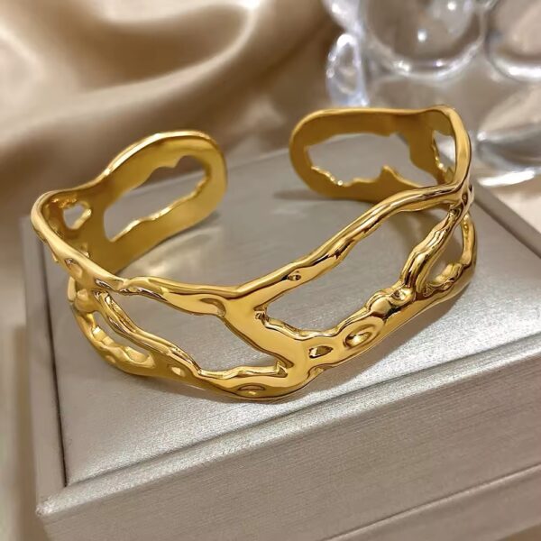 1743 Gold Plated Bangle