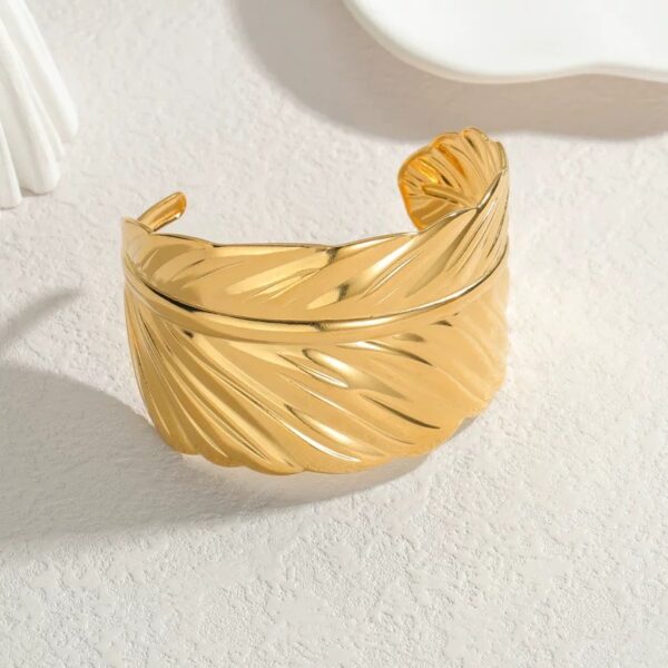 1761 Gold Plated Bangle