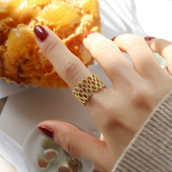 1879 Gold Plated Ring - Image 2