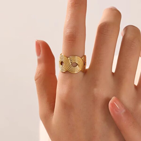 1972 Gold Plated Ring - Image 2