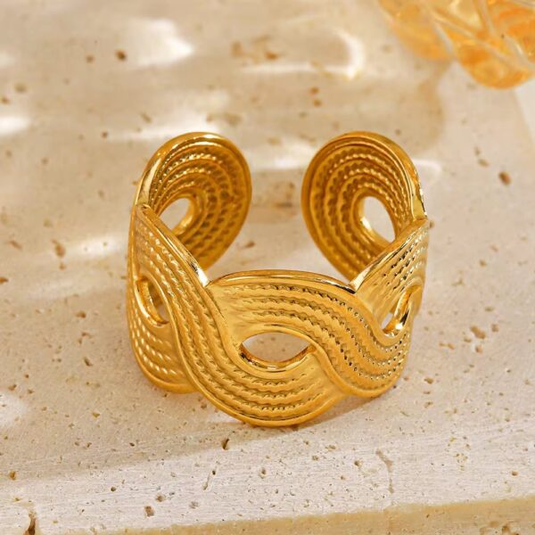 1972 Gold Plated Ring - Image 4