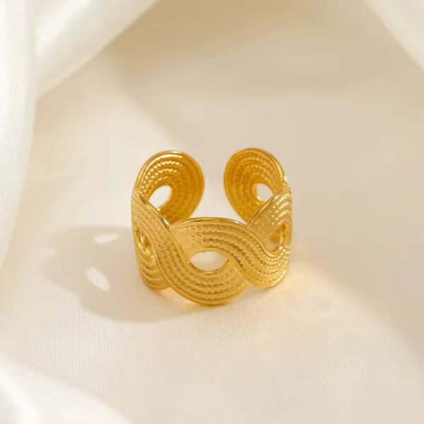 1972 Gold Plated Ring - Image 3
