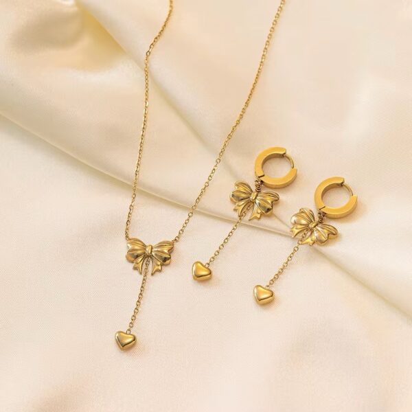 1992 Gold Plated Necklace & Earrings